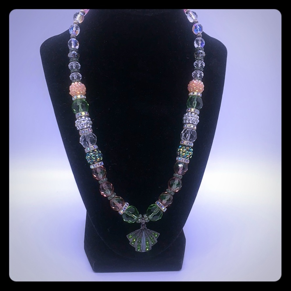 Vintage Clear bead necklace w/shell pendant